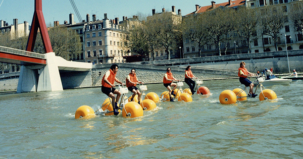 Photo d'une course de vélo flottant sur la Saône