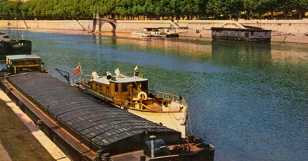 vue d'une gare d'eau sur la Saône