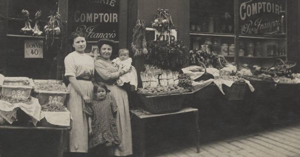 Lyon - Épicerie François : carte postale NB (vers 1910, cote : 4FI/4135)