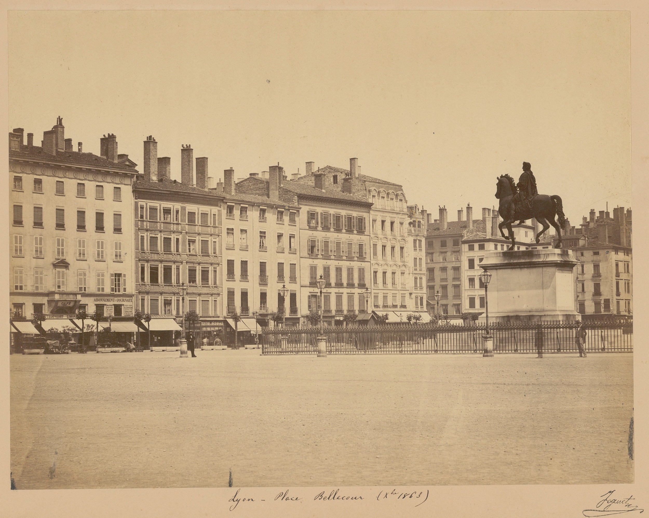 Place Bellecour et statue de Louis XIV : tirage papier NB par Joguet (1863, cote : 100PH/3/1)