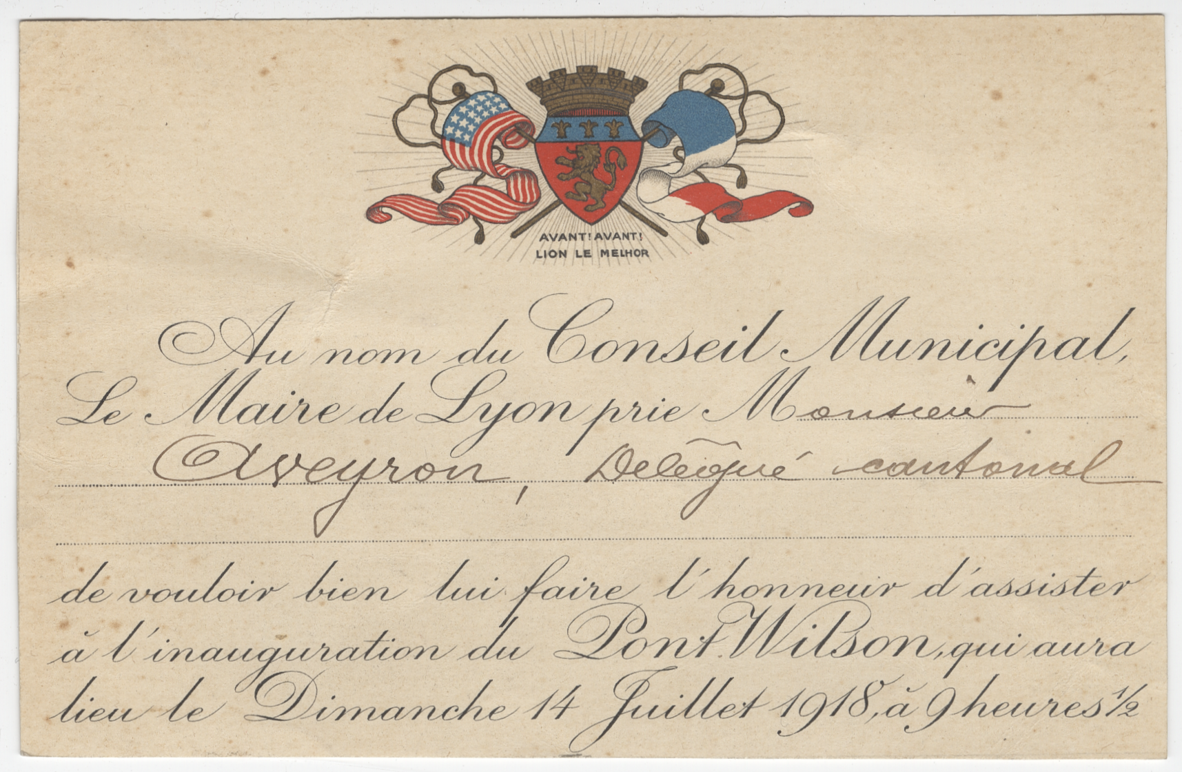 Invitation à assister à l’inauguration du pont Wilson le 14 juillet 1918 : elle est adressée à Georges Aveyron, délégué cantonal à la société scolaire de secours mutuels et de retraite et ancien directeur de l’école de garçons de la rue Vaucanson - 4FI/4946