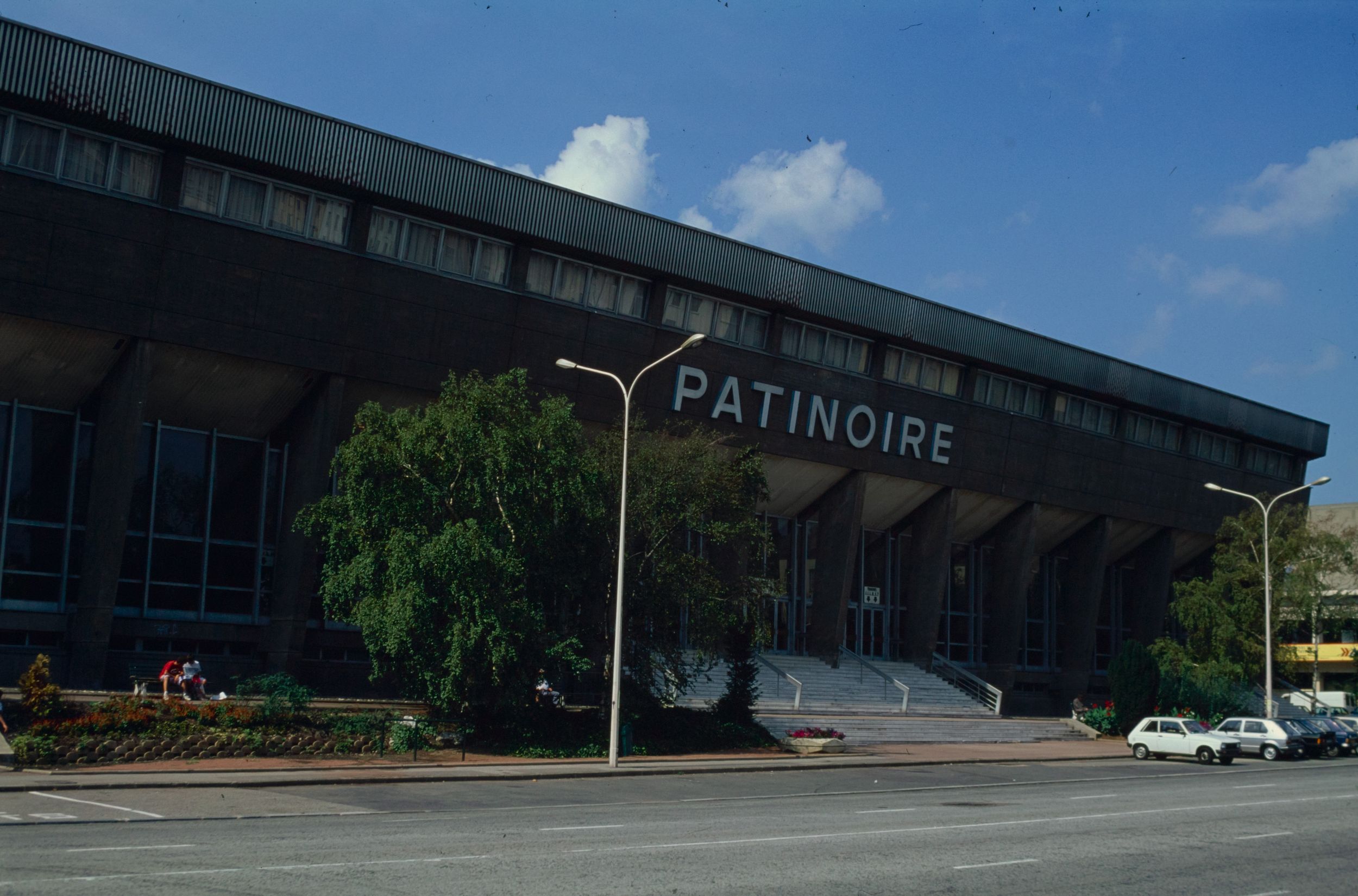 Patinoire Charlemagne : photographie couleur, crédit Massin (1991, cote 1508W/255)