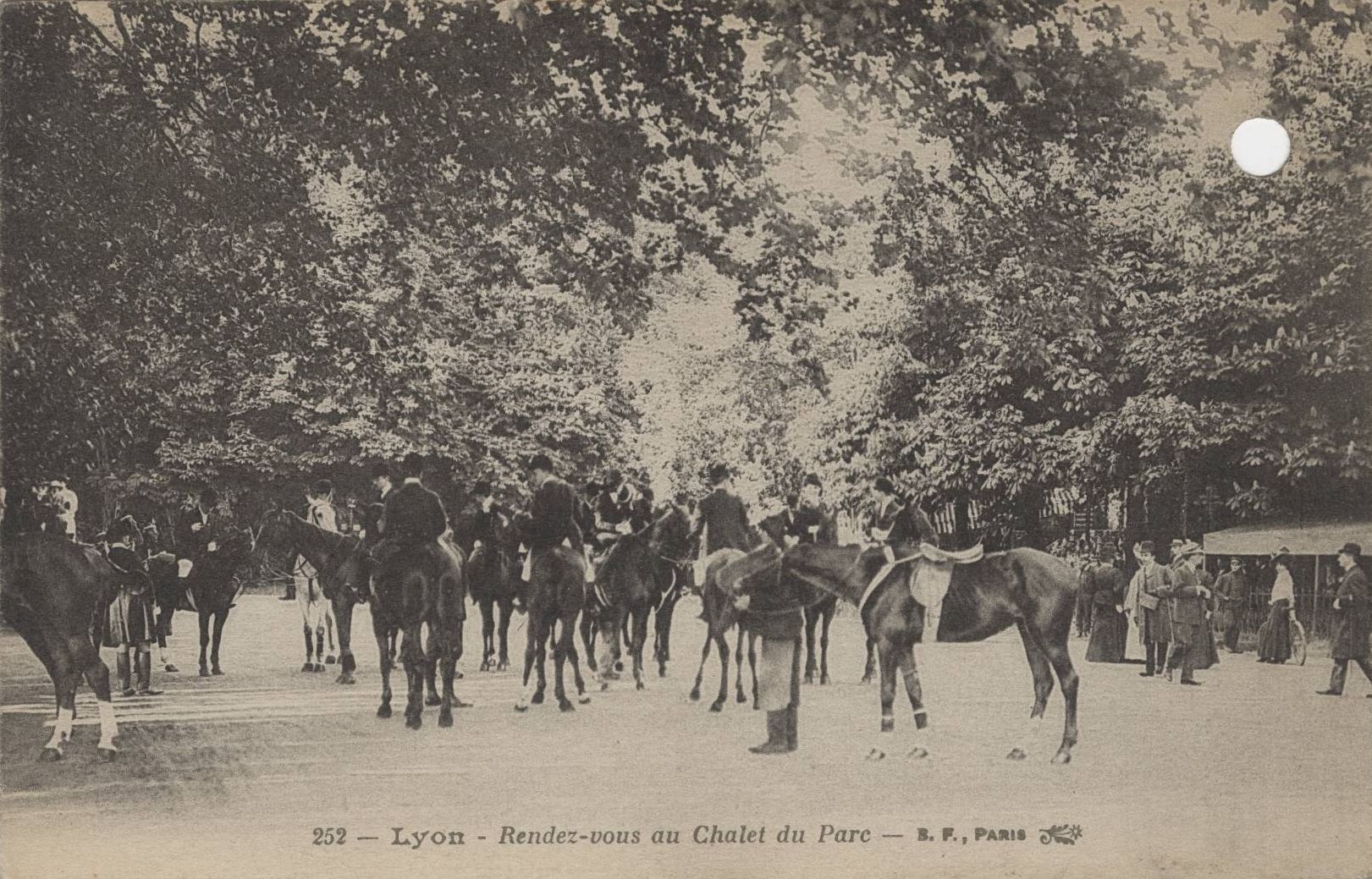 Lyon - Rendez-vous au chalet du Parc : carte postale NB (vers 1910, cote 4FI_3855)