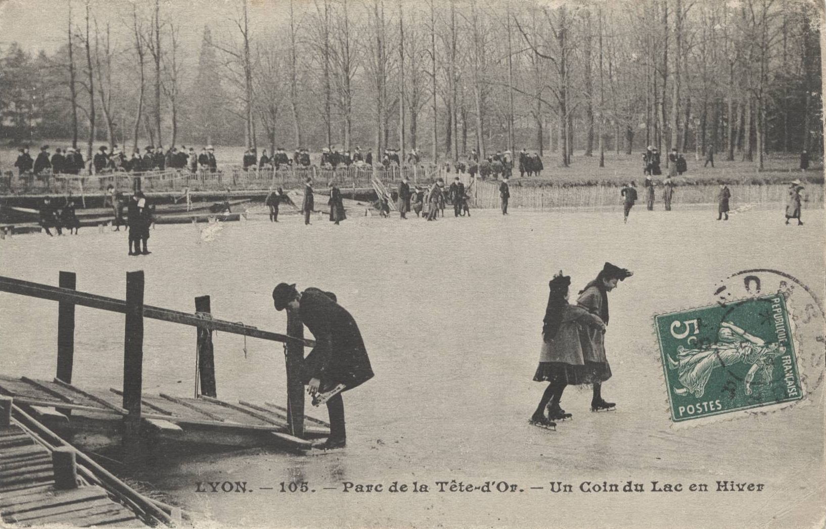 Lyon - Parc de la Tête d'Or. Un coin du lac en hiver : carte postale NB (vers 1910, cote 4FI_3869)