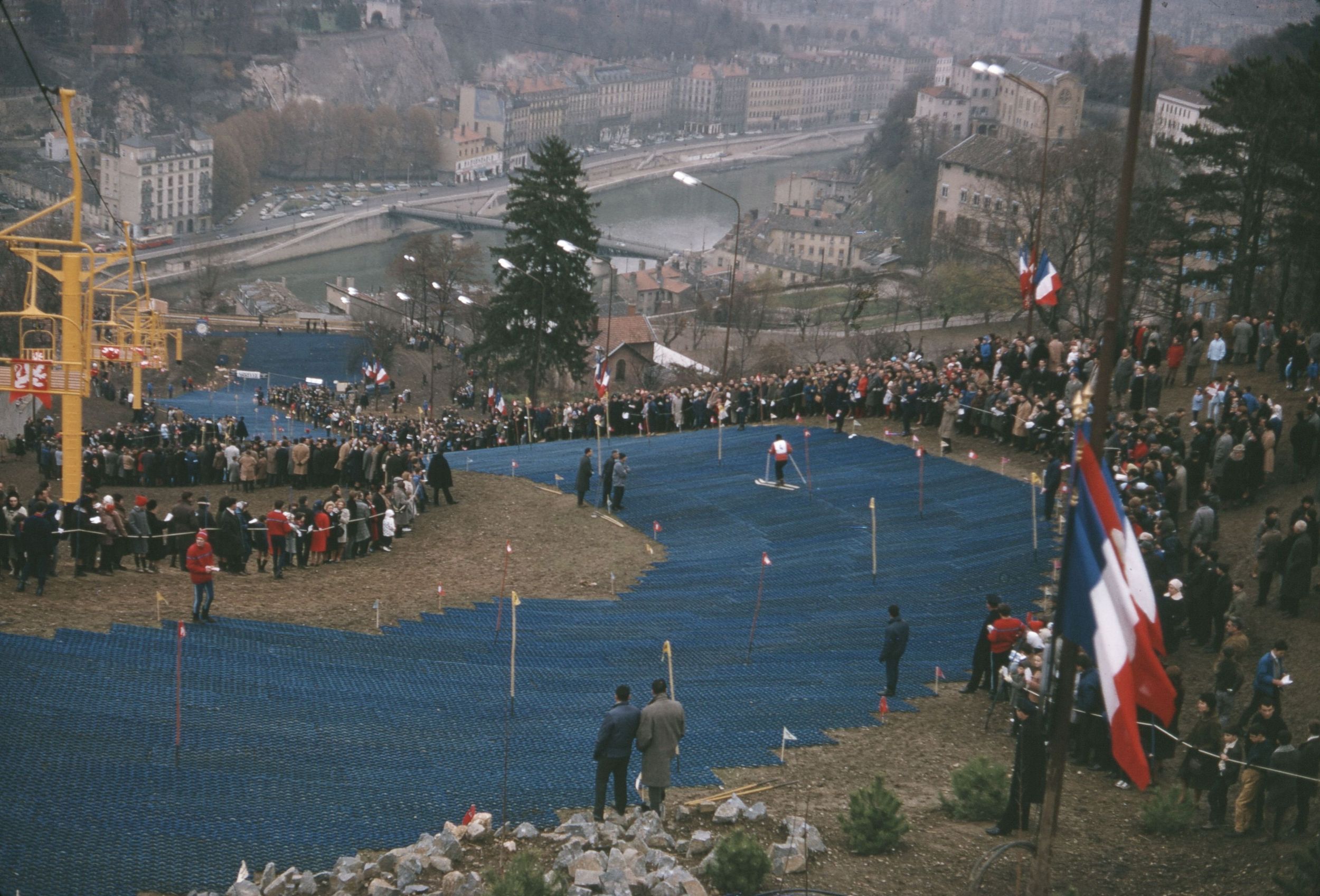 Compétition de ski sur la piste de la Sarra : diapo. couleur de Tony Bertrand (entre 1963 et 1973, cote 144II)