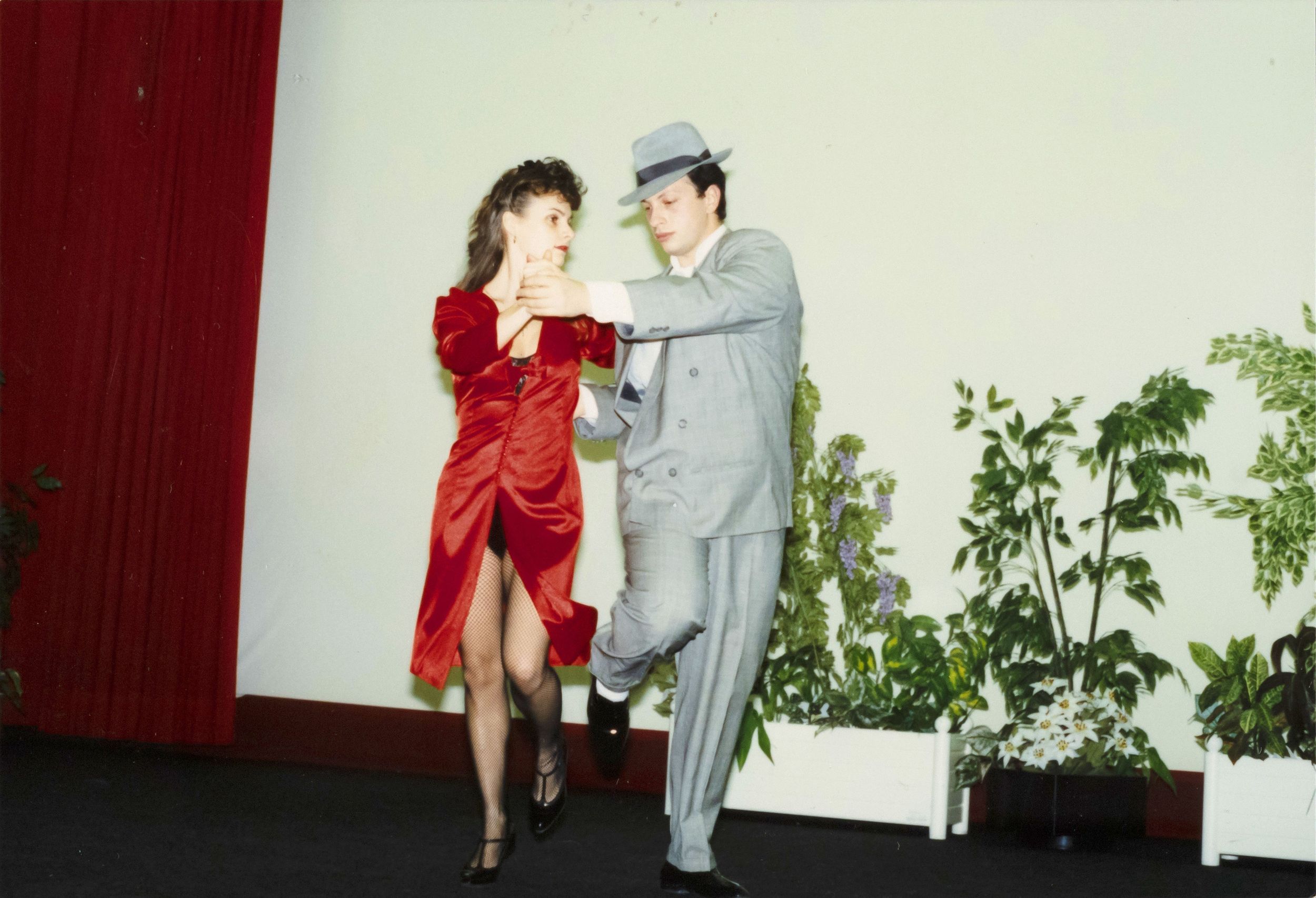 Lydie Poupineau et Luc Marolla, danseurs, photographie parue dans "C'est 9 à Lyon" n° 23 avril-mai 1991 : photographie couleur (1990-1991, cote 1518WP/1948)