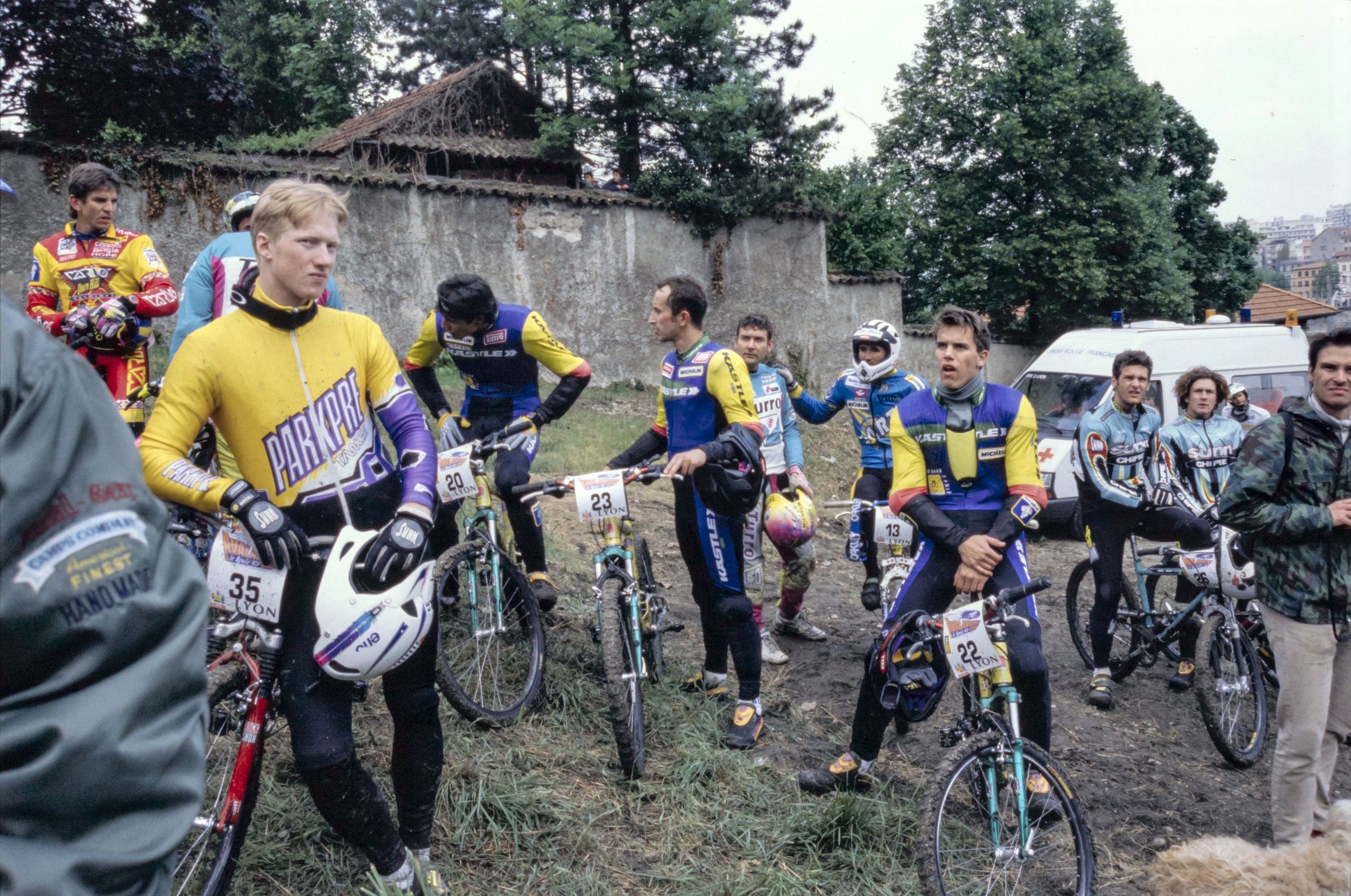 "Avalanche Cup" : compétition de Vélo tout terrain organisée le 14 mai 1995 : photographie couleur (1995, cote 1518WP/2022)