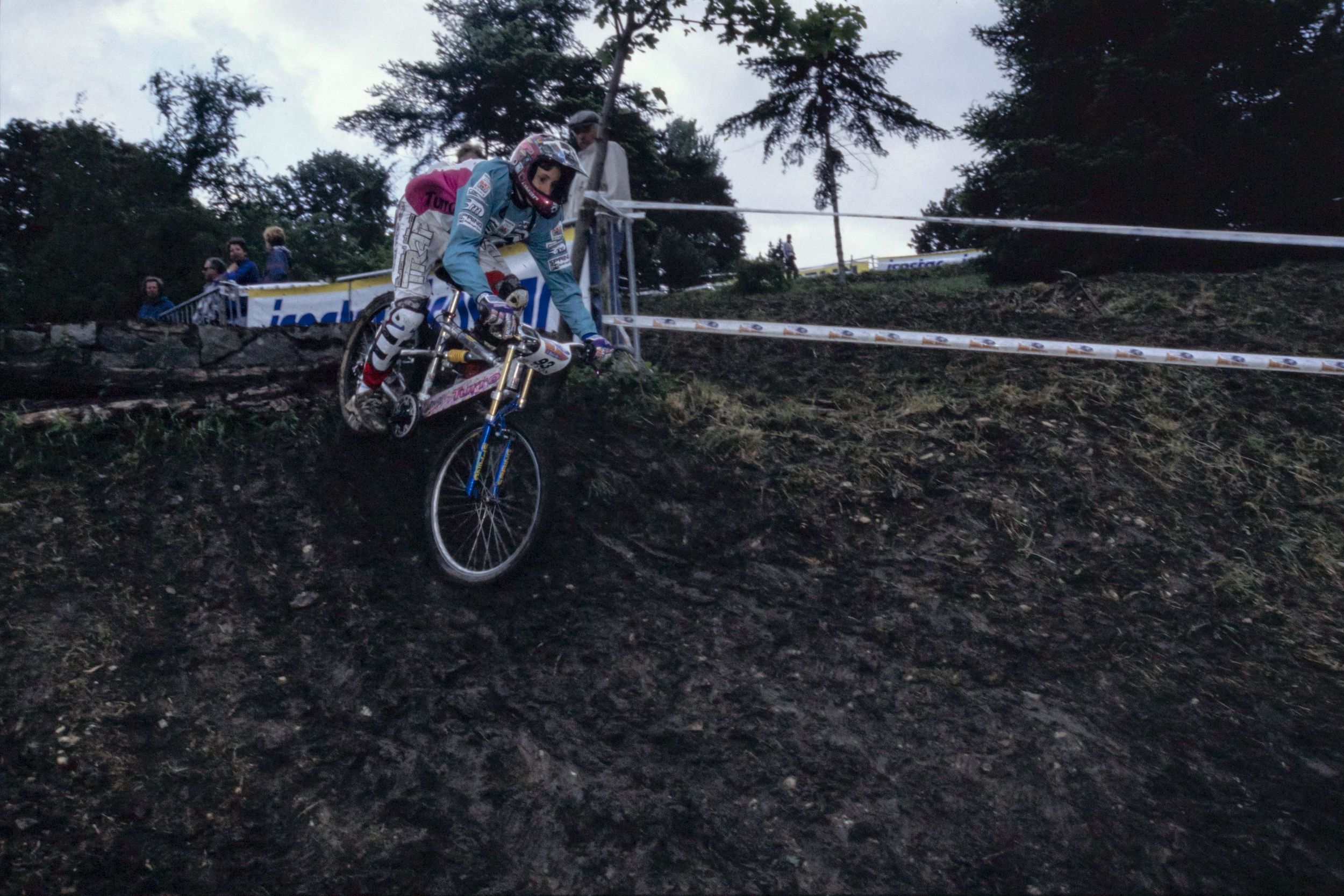 "Avalanche Cup" : compétition de Vélo tout terrain organisée le 14 mai 1995 : photographie couleur (1995, cote 1518WP/2022)