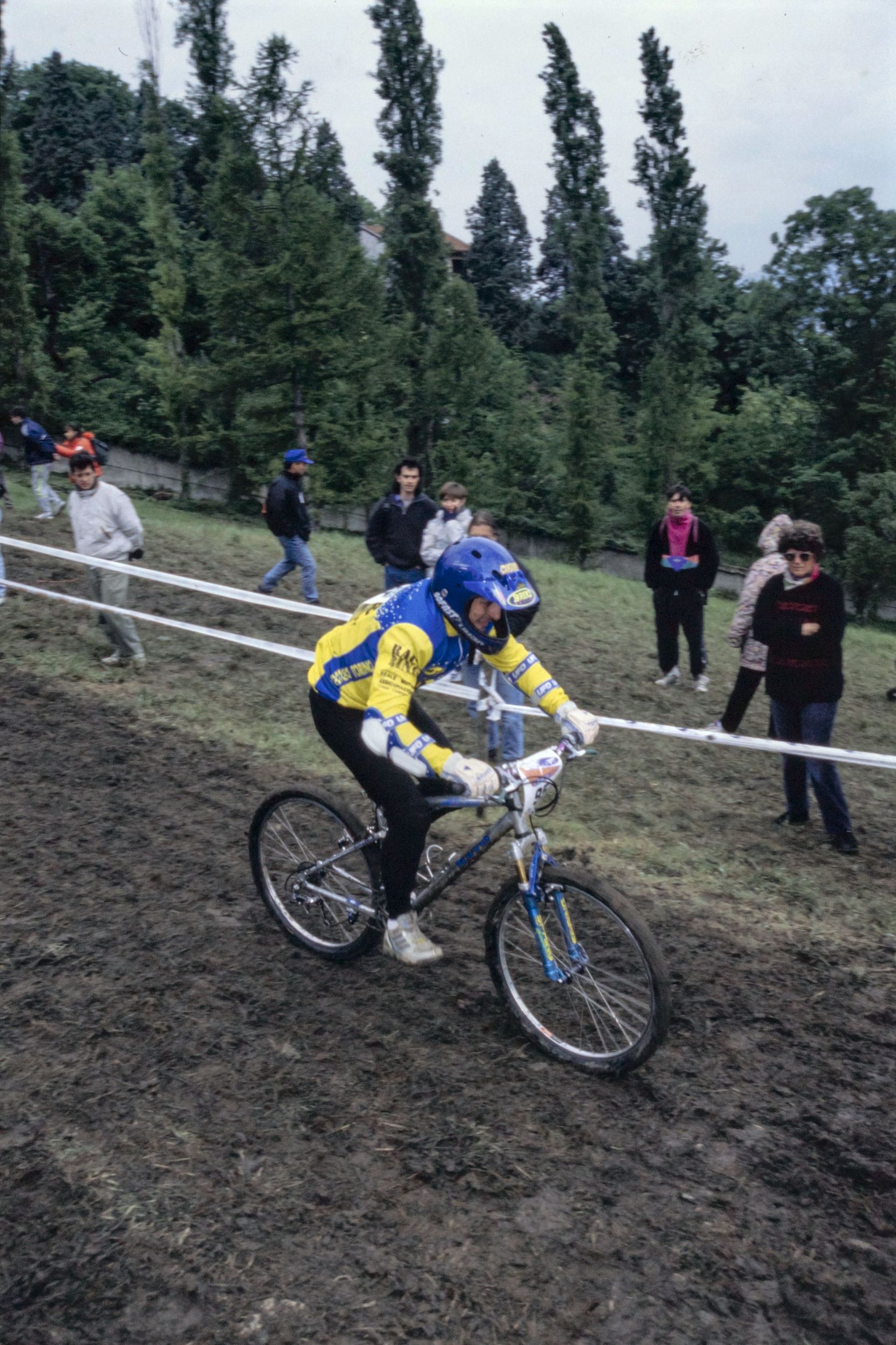 "Avalanche Cup" : compétition de Vélo tout terrain organisée le 14 mai 1995 : photographie couleur (1995, cote 1518WP/2022)