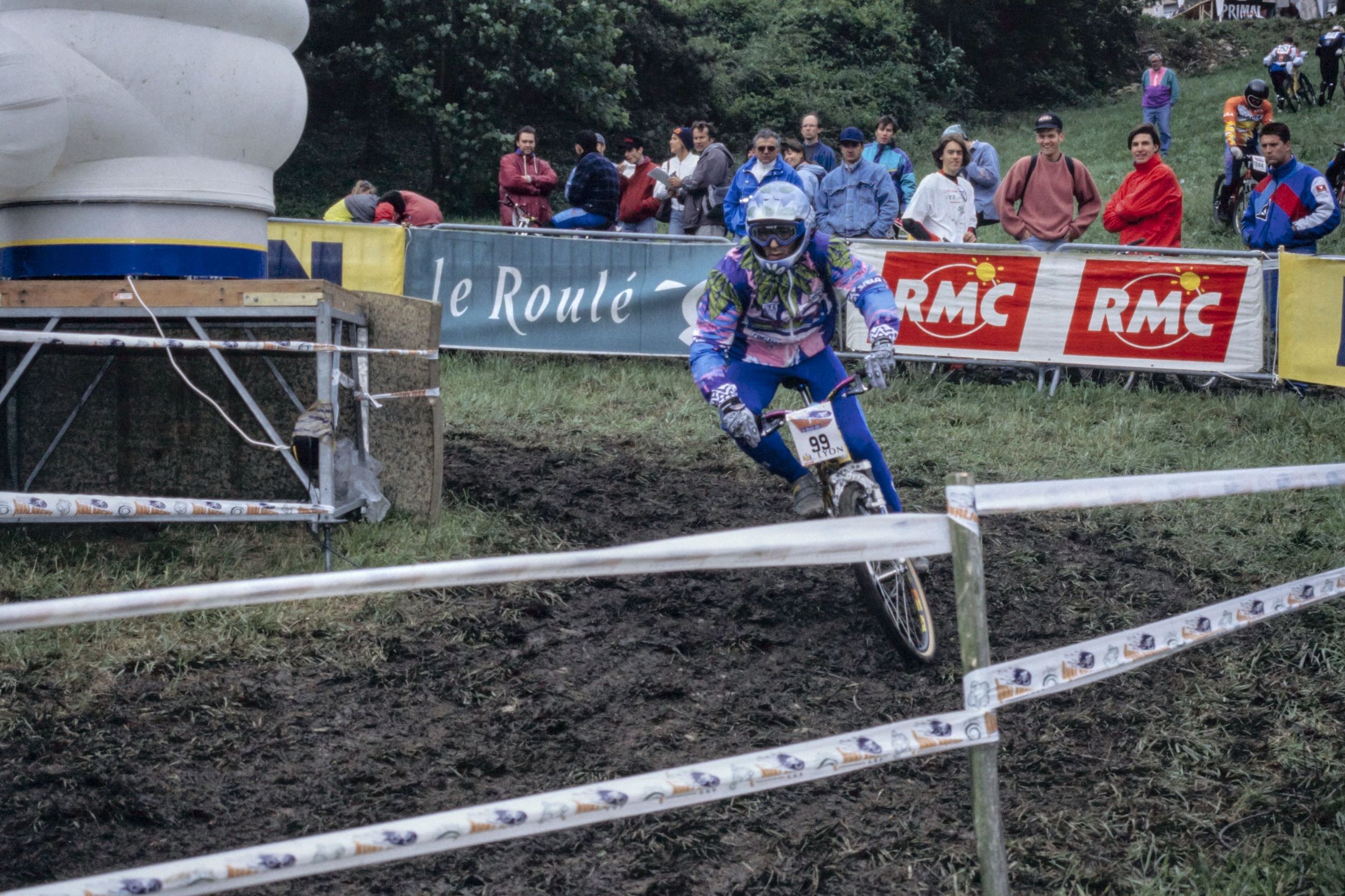 "Avalanche Cup" : compétition de Vélo tout terrain organisée le 14 mai 1995 : photographie couleur (1995, cote 1518WP/2022)