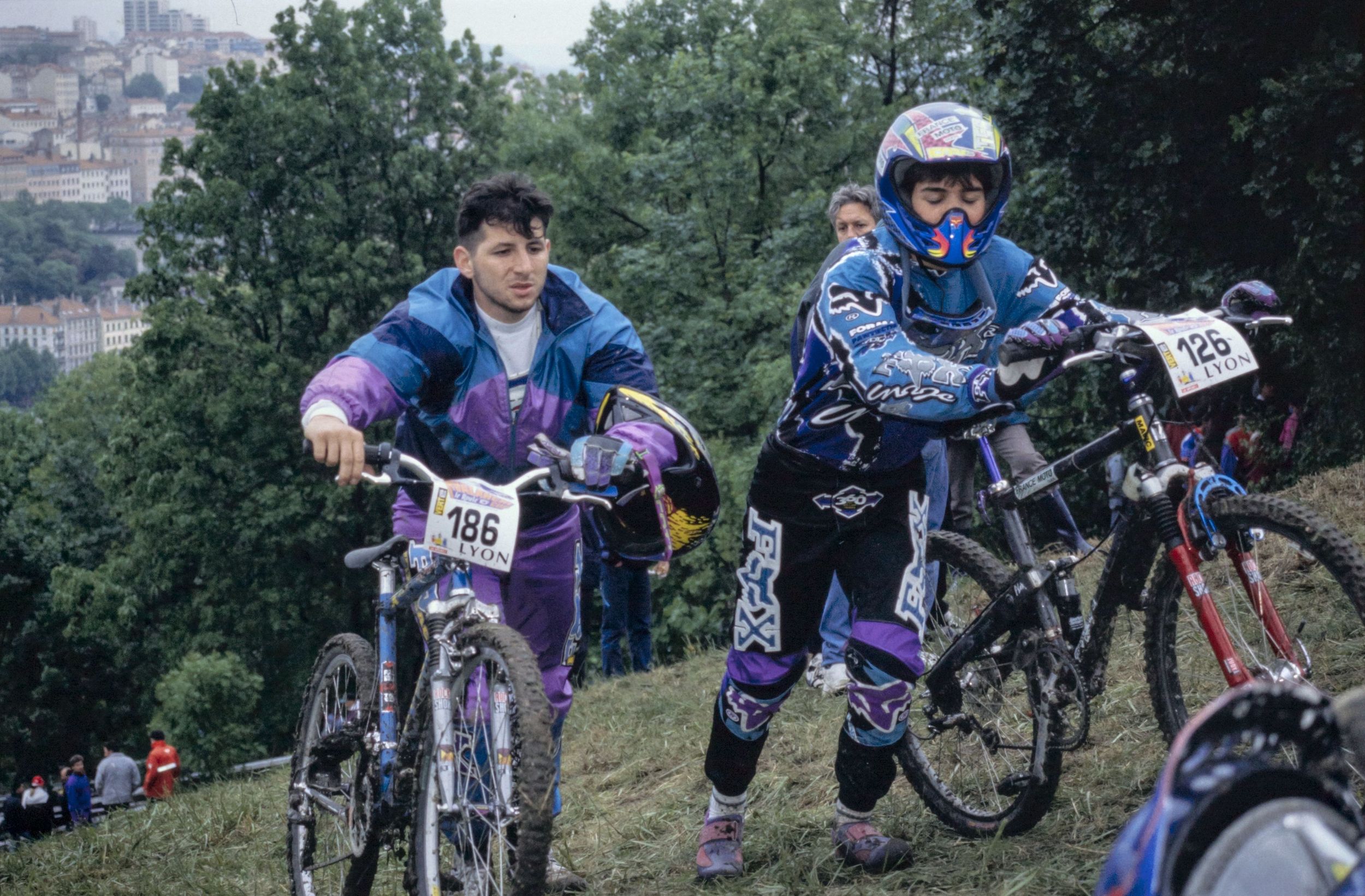 "Avalanche Cup" : compétition de Vélo tout terrain organisée le 14 mai 1995 : photographie couleur (1995, cote 1518WP/2022)