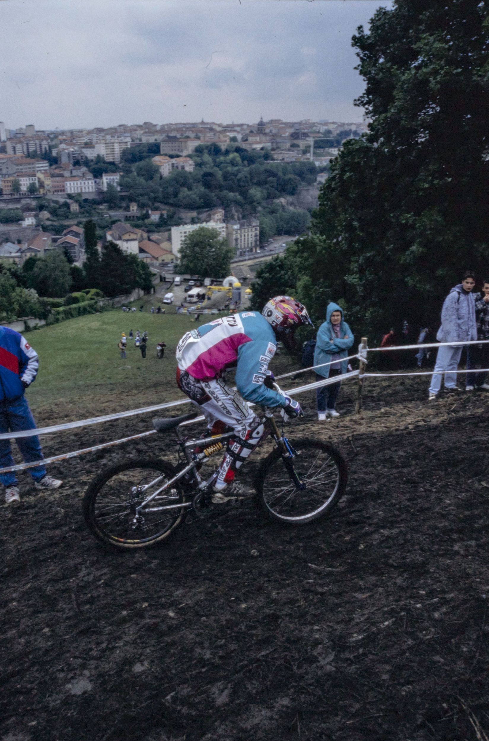 "Avalanche Cup" : compétition de Vélo tout terrain organisée le 14 mai 1995 : photographie couleur (1995, cote 1518WP/2022)