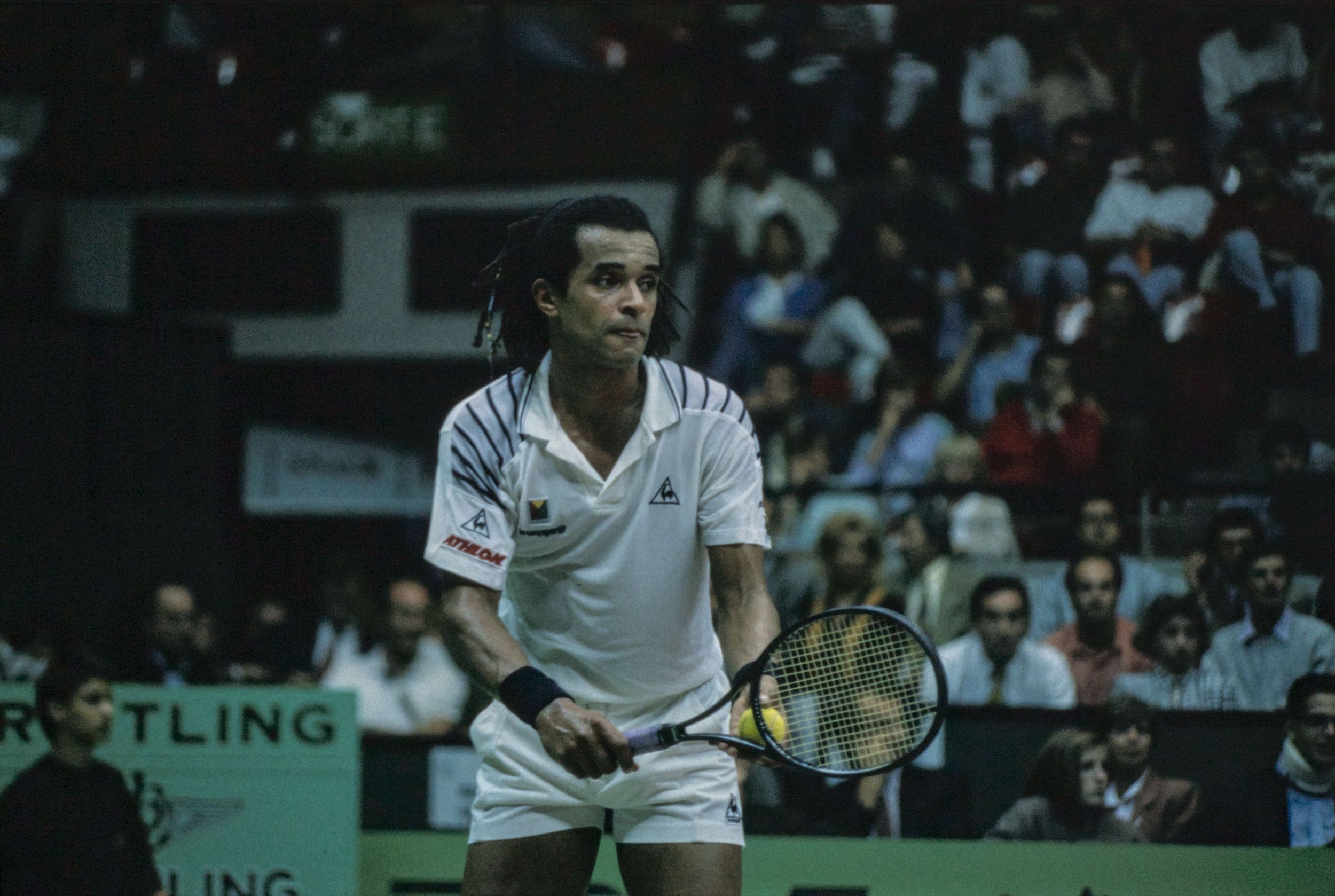 Yannick Noah, rencontres du Grand Prix de Tennis de Lyon : photographie couleur (1991, cote 1518WP/2025)