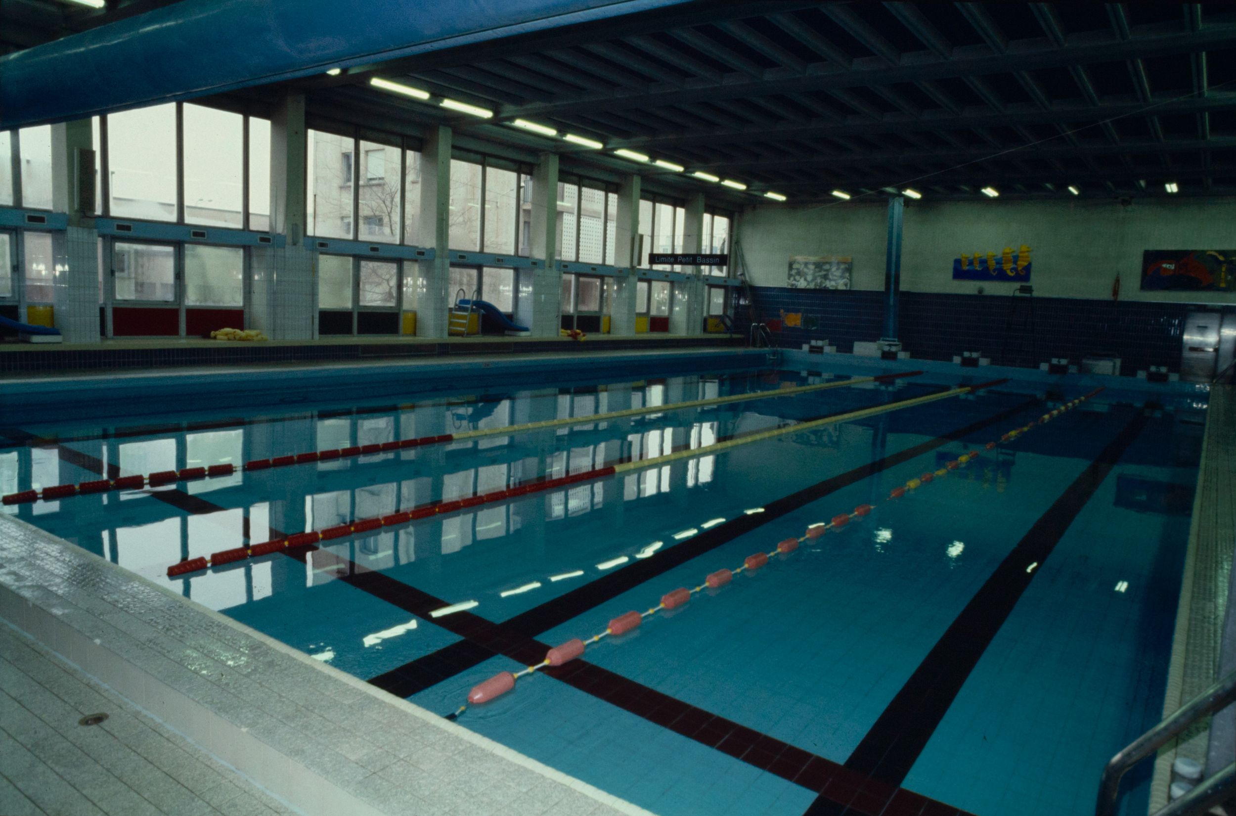 Piscine de Vaise : photographie couleur, crédit Massin (1991-1992, cote 1508W/255)