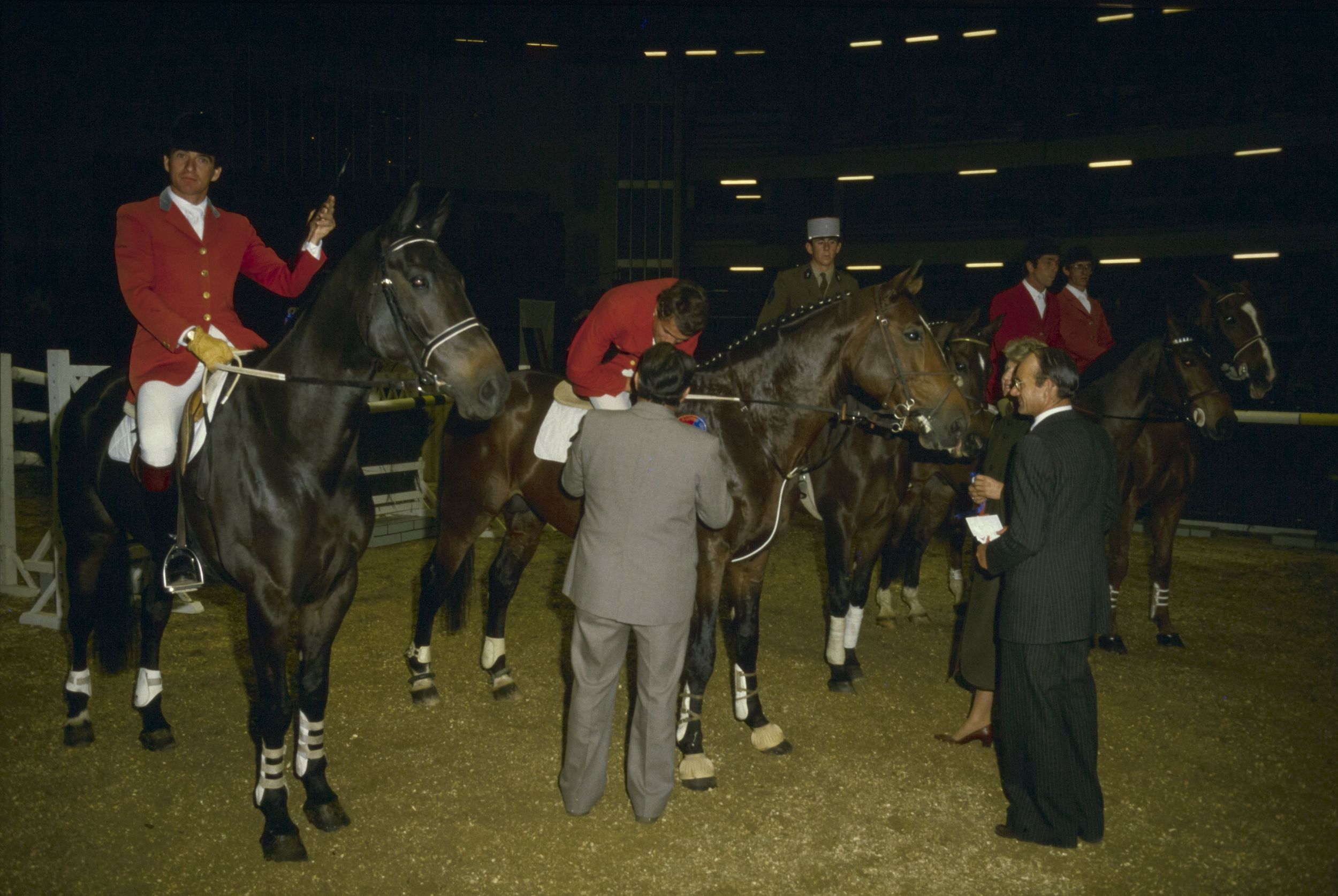 Jumping International de Lyon au Palais des Sports de Gerland : photographie couleur (1980, cote 1518WP/215)