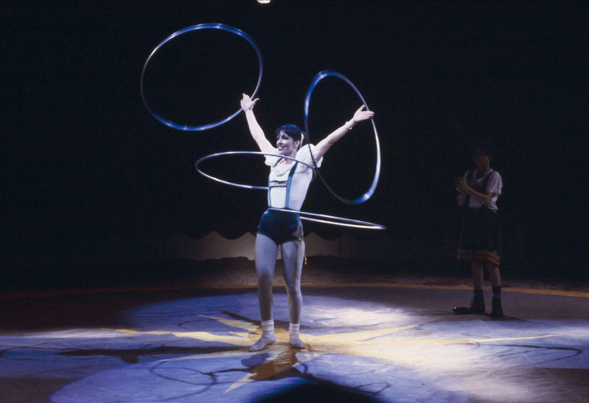 Cirque, numéro de jonglage : photographie couleur (1980, cote 1518WP/228)