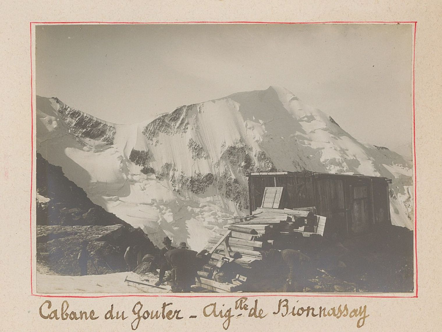 Cabane du Goûter, aiguille de Bionnassay : tirage papier NB (1896-1900, cote 2PH/341, détail)