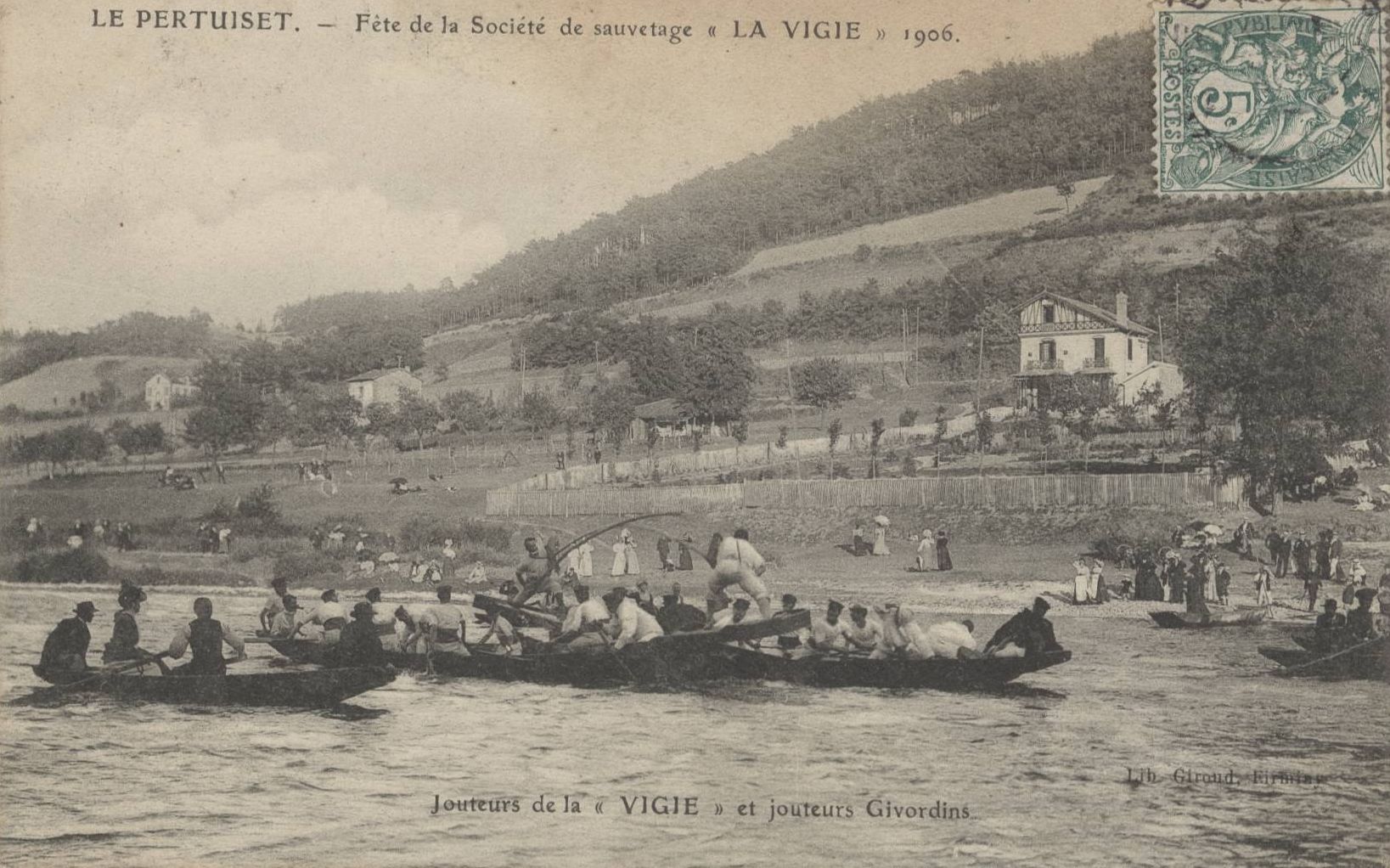 Le Pertuiset - Fête de la Société de sauvetage "La Vigie", 1906. Jouteurs de la "Vigie" et jouteurs givordins : carte postale NB (1906, cote 4FI_3801)