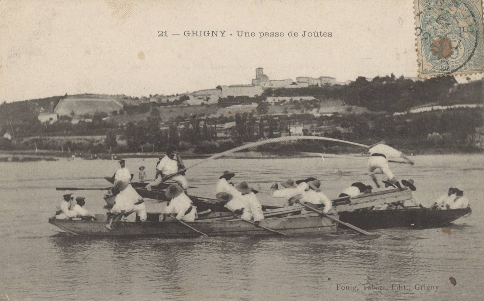 Grigny - Une passe de joutes : carte postale NB (vers 1910, cote 4FI_3807)