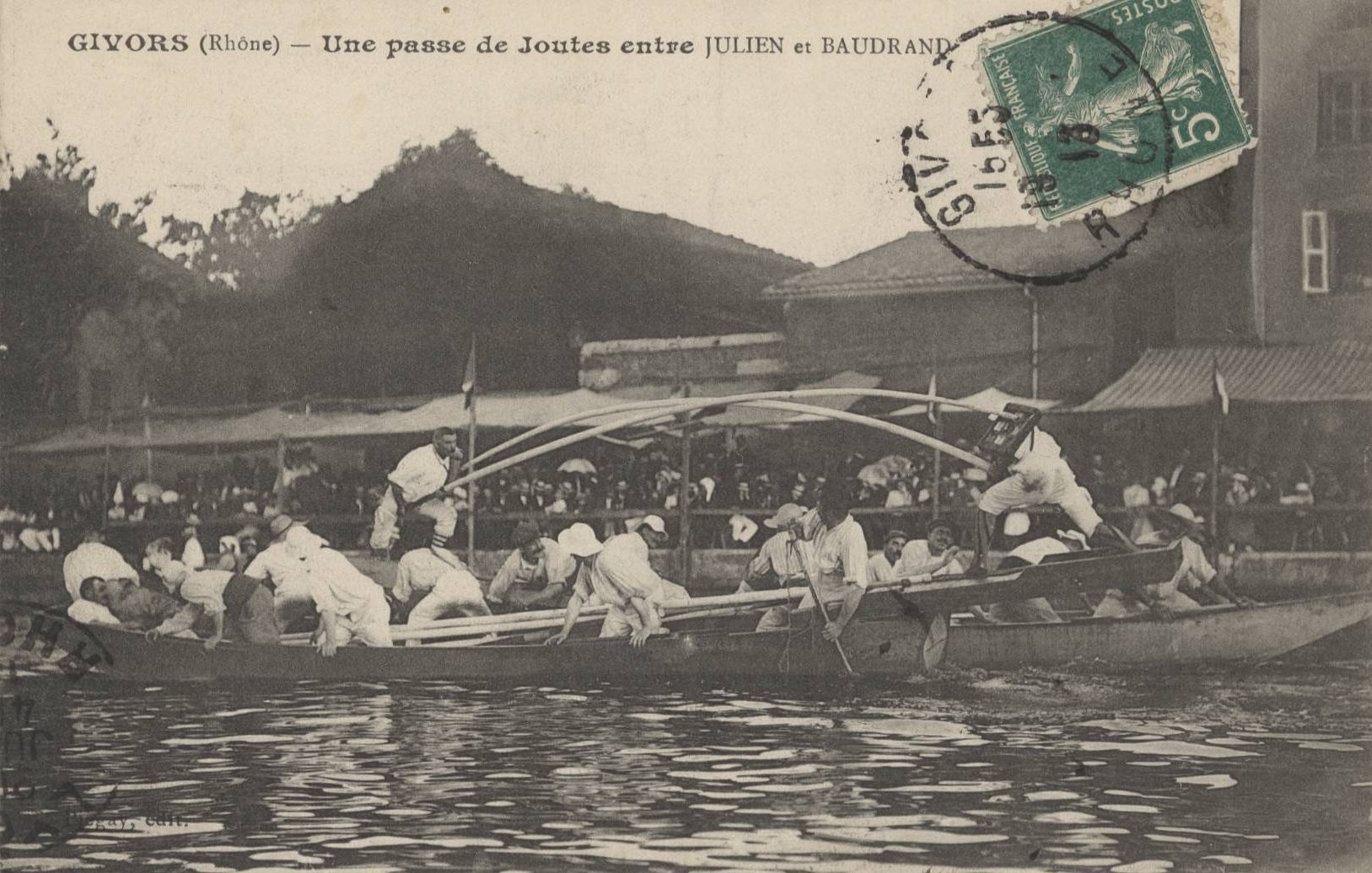 Givors (Rhône) - Une passe de joutes entre Julien et Baudrand : carte postale NB (vers 1913, cote 4FI_3819)