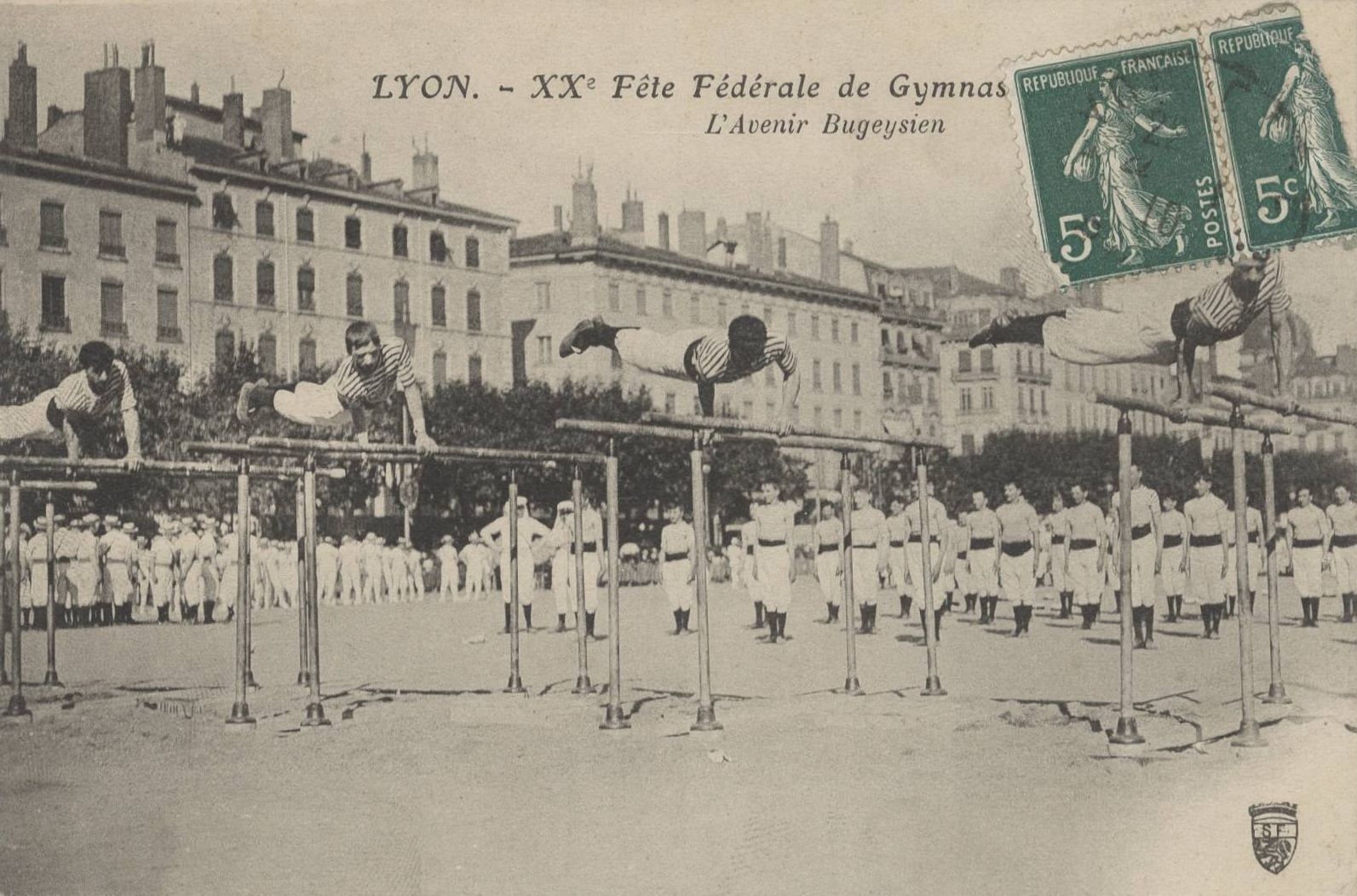 Lyon - XXe fête fédérale de gymnastique (13-14-15 août 1910). L'Avenir Bugeysien : carte postale NB (1910, cote 4FI_3823)