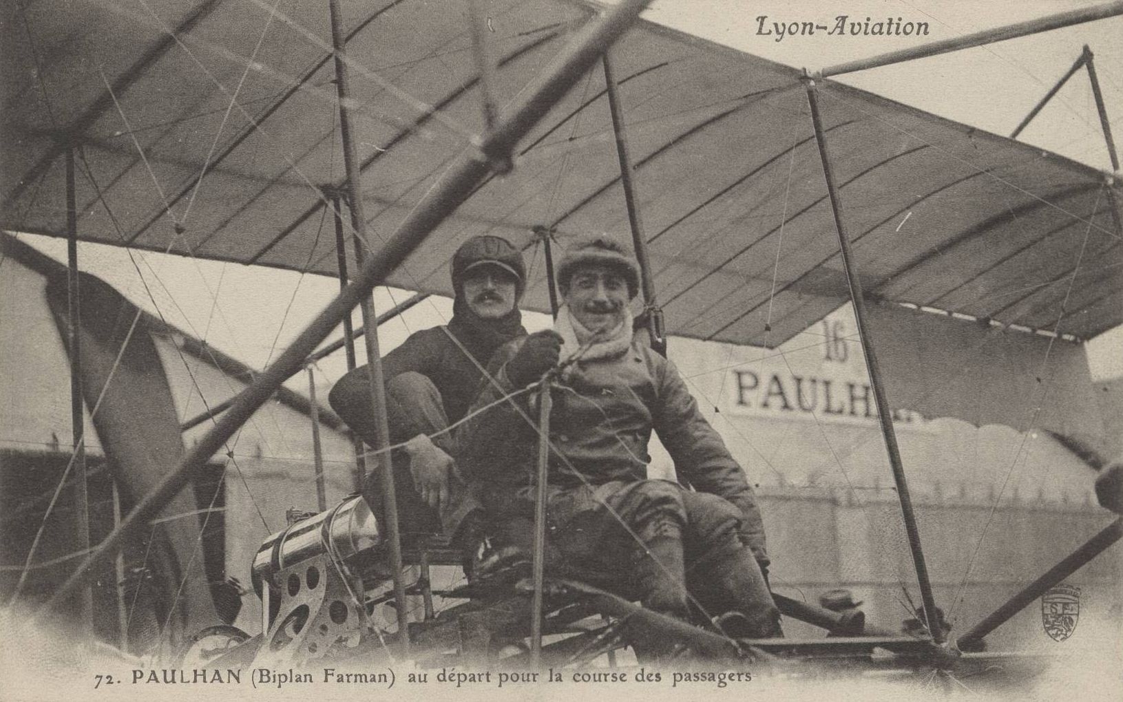 Lyon-aviation - Paulhan (biplan Farman) au départ pour la course des passagers : carte postale NB (1910, cote 4FI_4308)