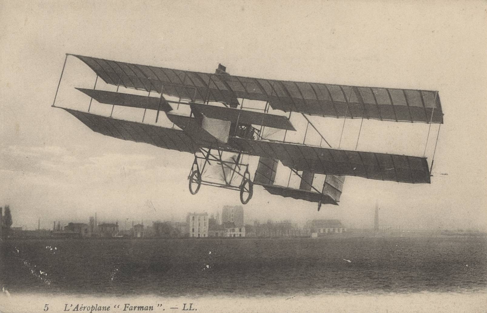 L'aéroplane "Farman" : carte postale NB (1910, cote 4FI_4347)