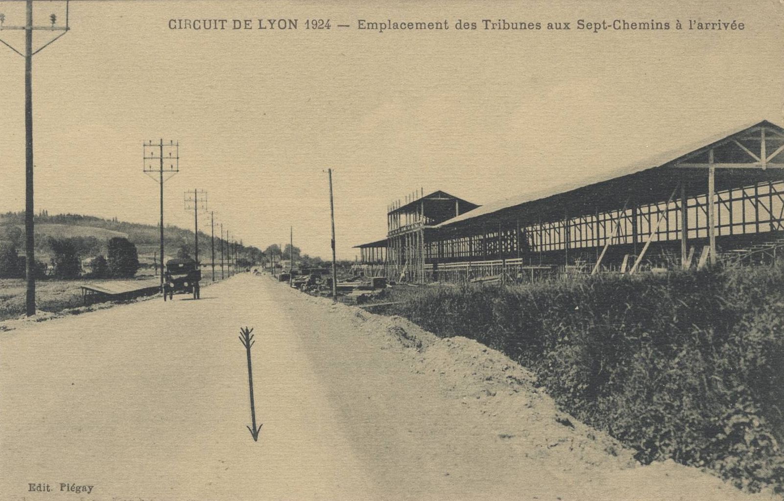 Circuit de Lyon 1924 - Emplacement des tribunes aux Sept-Chemins à l'arrivée : carte postale NB (1924, cote 4FI_4379)