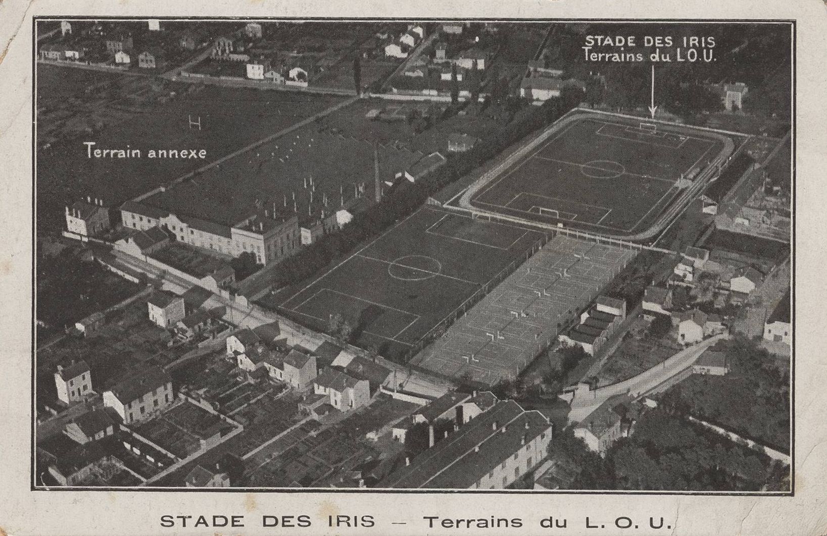 Stade des Iris - Terrains du L.O.U. : carte postale NB (vers 1928, cote 4FI_10953)