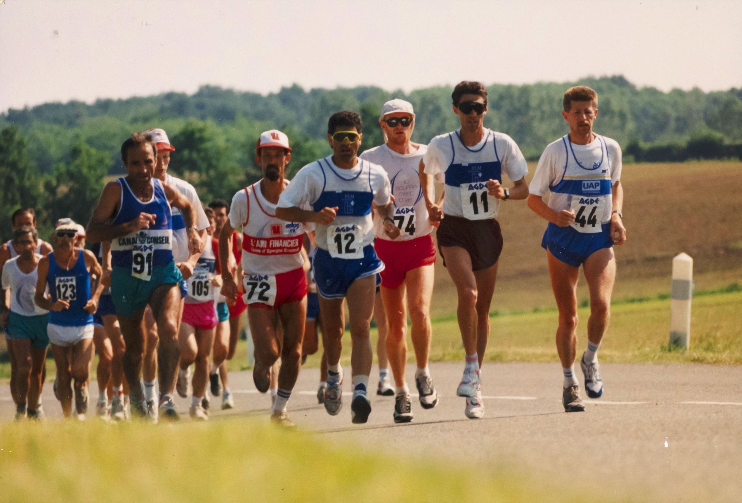 Course dans les environs de Lyon, photographie parue dans "C'est 9 à Lyon" n° 23 avril-mai 1991 : photo. couleur (1990-1991, cote 1518WP/1948)