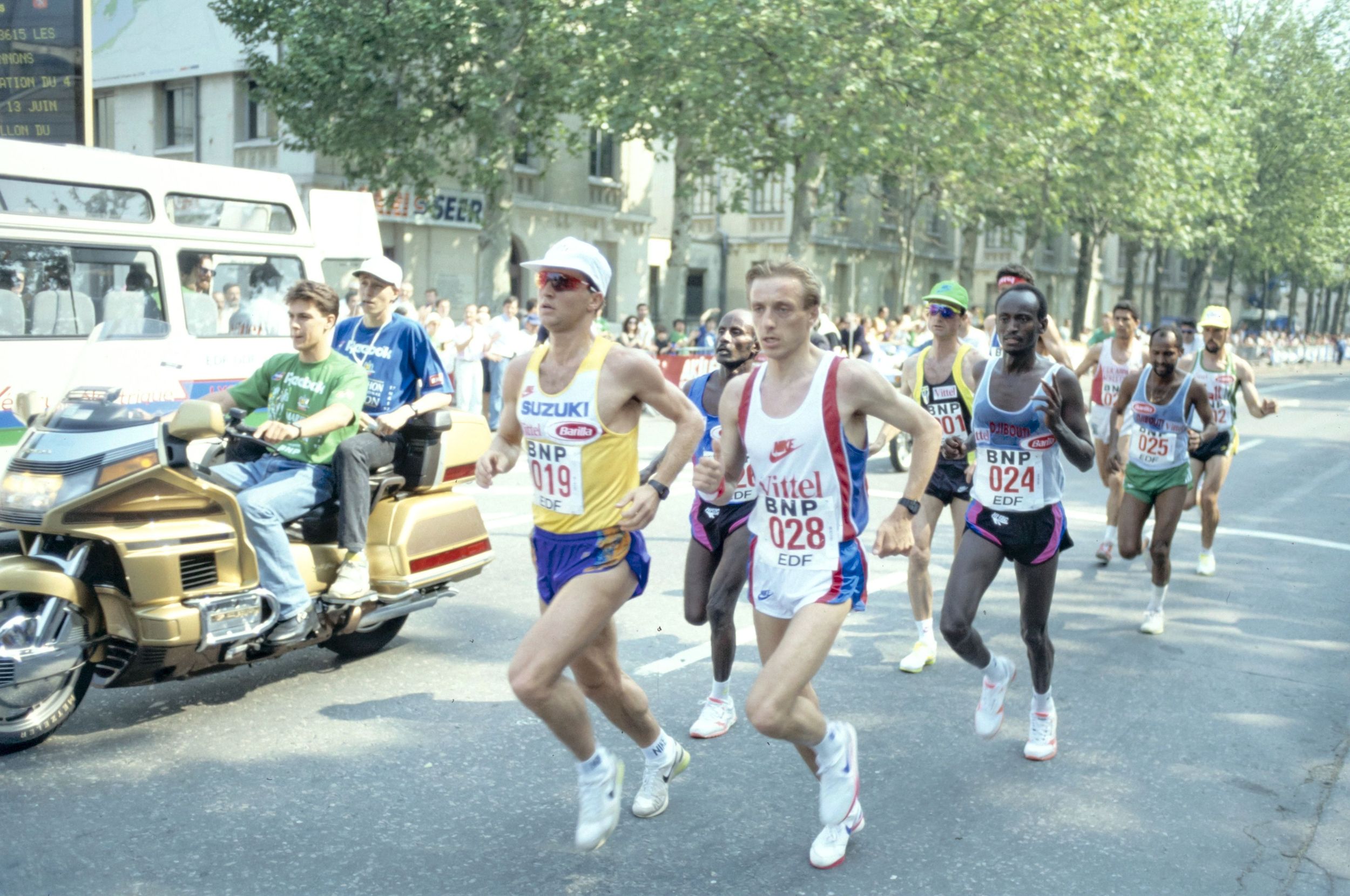 Départ du Marathon de Lyon le 17 juin 1992 : photographie couleur (1992, cote 1518WP/2001)