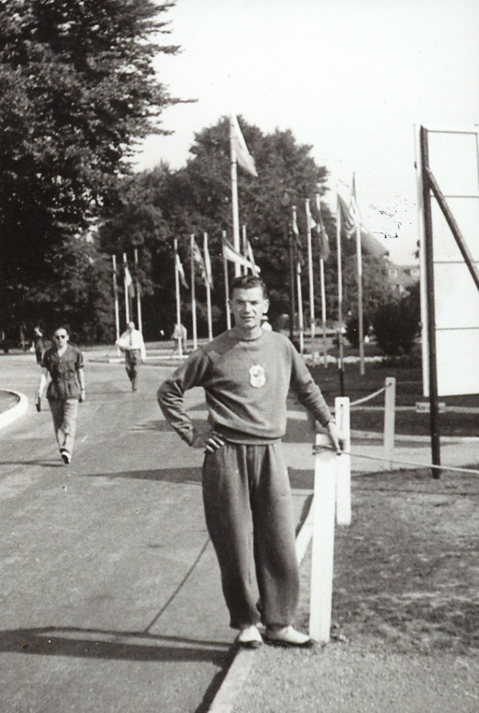 Tony Bertrand, entraîneur, jeux olympiques de Londres : photographie NB (1948, cote 362II/5)