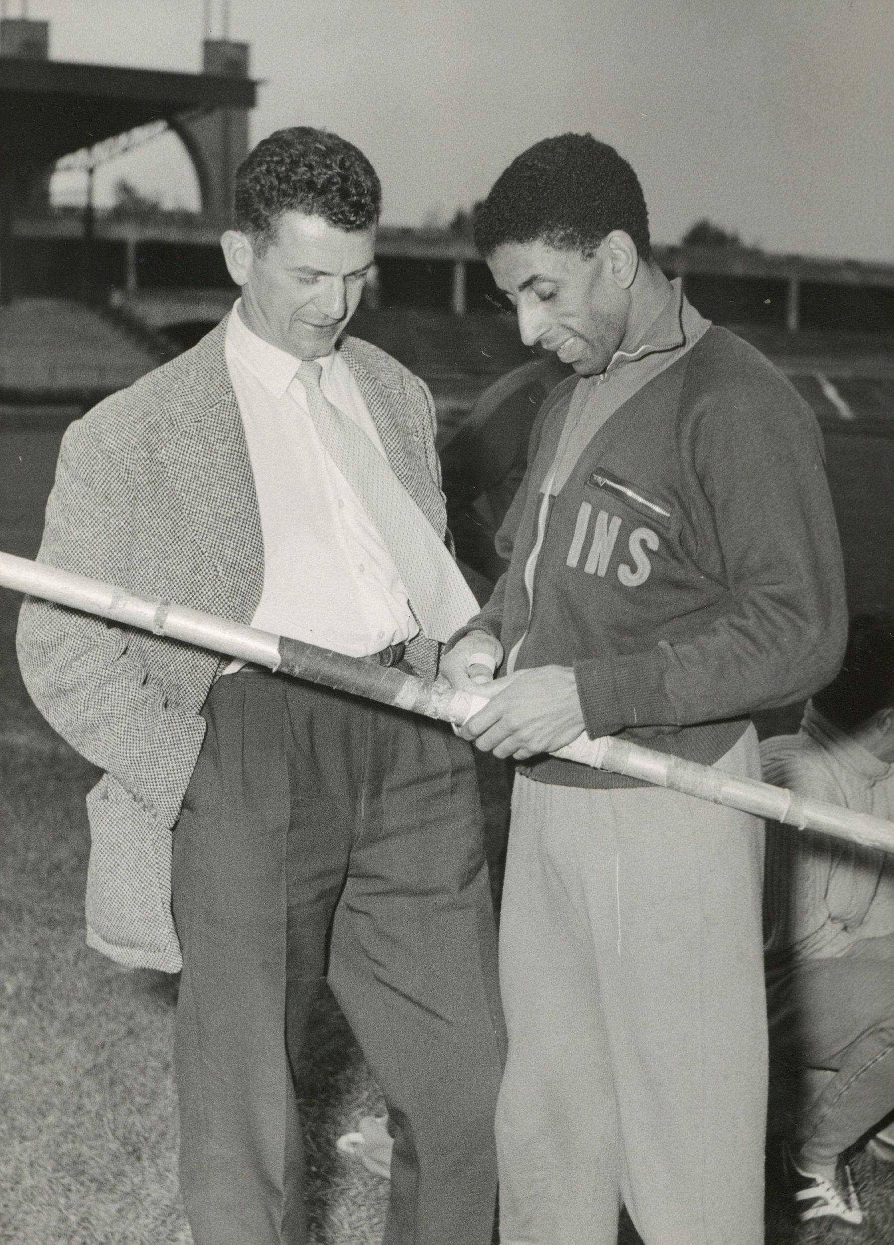 Tony Bertrand, conseiller de Victor SiIlon : photographie NB ([1956], cote 362II/5)