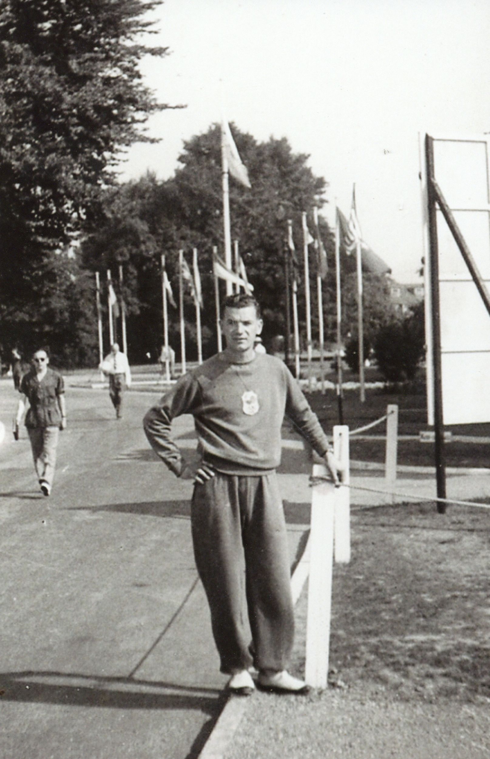 Portrait de Tony Bertrand, entraîneur lors des JO de Londres de 1948 : tirage photo. NB (1948, cote 362II/11)