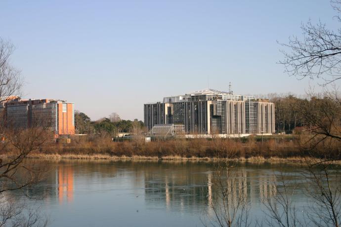 Siège d'Interpol, cité internationale : photo. couleur J.-P. Tabey (2005, cote 80PH/12/31)